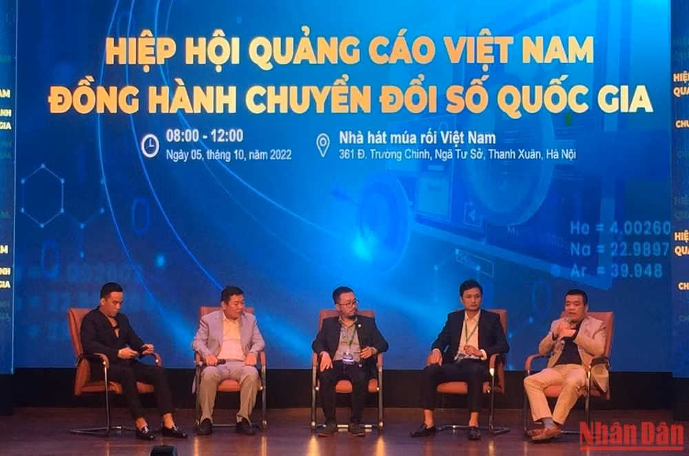 Quang cảnh phiên tọa đàm.
