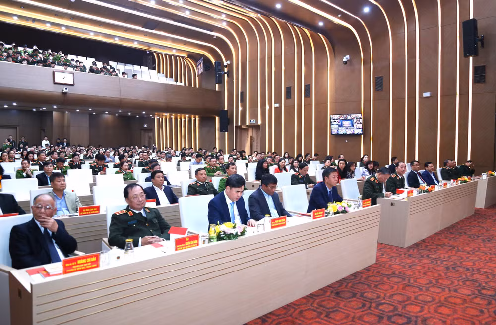 Các đại biểu dự Lễ giới thiệu cuốn sách.