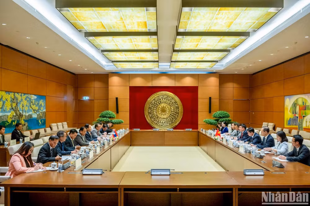 Quang cảnh buổi làm việc. (Ảnh: DUY LINH)