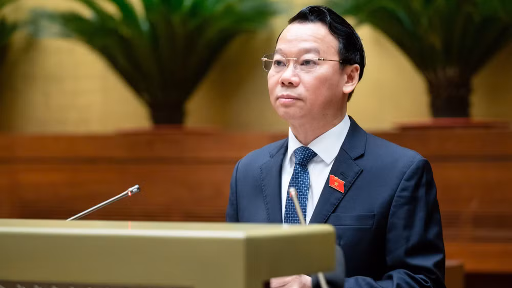 Bộ trưởng Tài nguyên và Môi trường Đỗ Đức Duy trình bày Tờ trình về dự thảo Nghị quyết. (Ảnh: DUY LINH)