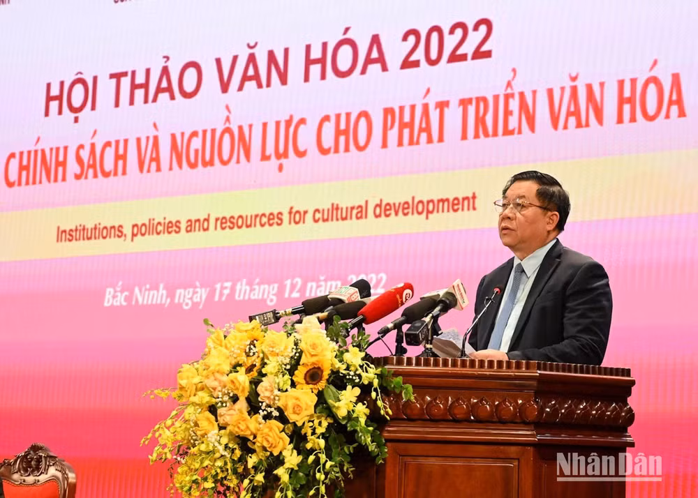 Trưởng Ban Tuyên giáo Trung ương Nguyễn Trọng Nghĩa trình bày tham luận tại Hội thảo. (Ảnh: DUY LINH)