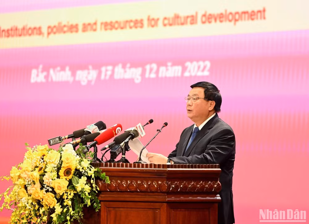 Giám đốc Học viện Chính trị quốc gia Hồ Chí Minh Nguyễn Xuân Thắng phát biểu đề dẫn Hội thảo. (Ảnh: DUY LINH)