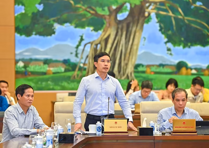 Chủ tịch Hội đồng thành viên Agribank Phạm Đức Ấn phát biểu tại phiên họp. (Ảnh: DUY LINH)