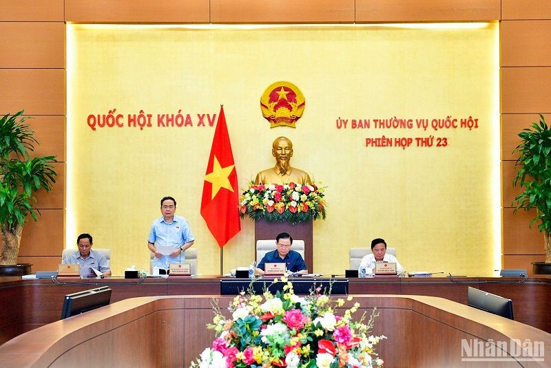 Phó Chủ tịch Thường trực Quốc hội Trần Thanh Mẫn điều hành nội dung cho ý kiến về kết quả thực hành tiết kiệm, chống lãng phí năm 2022, sáng 11/5. (Ảnh: DUY LINH)