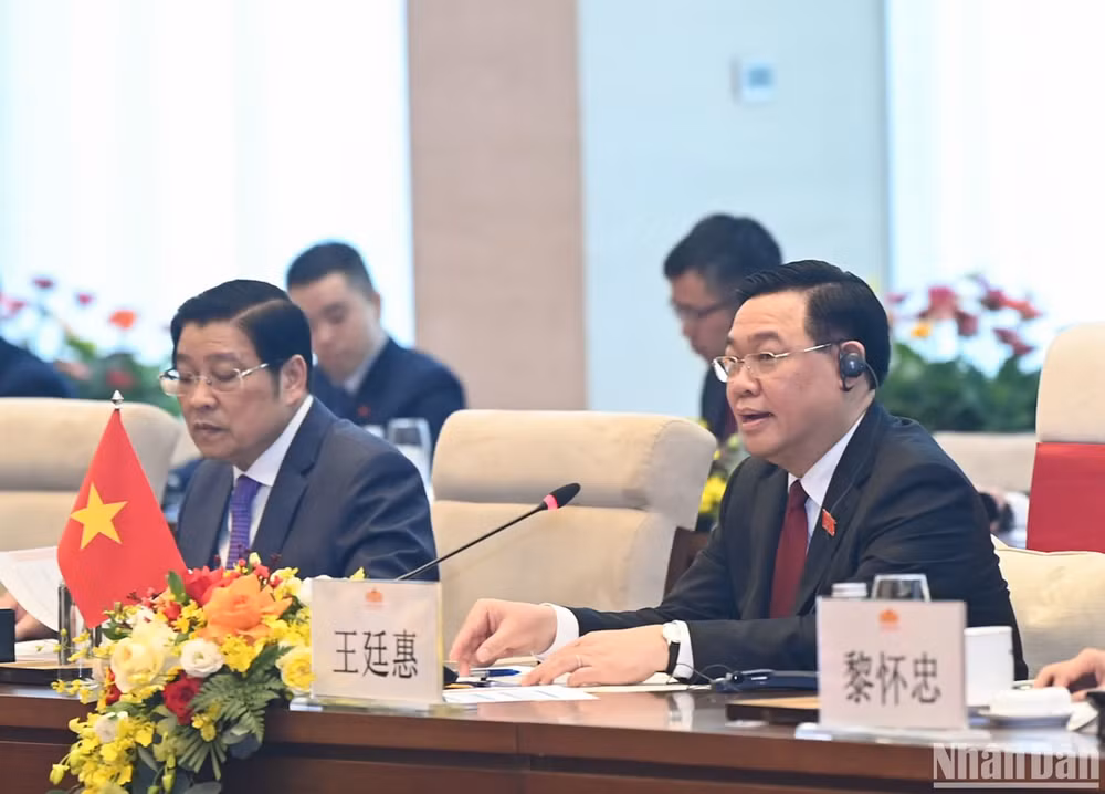Chủ tịch Quốc hội Vương Đình Huệ phát biểu tại buổi hội kiến. (Ảnh: DUY LINH)