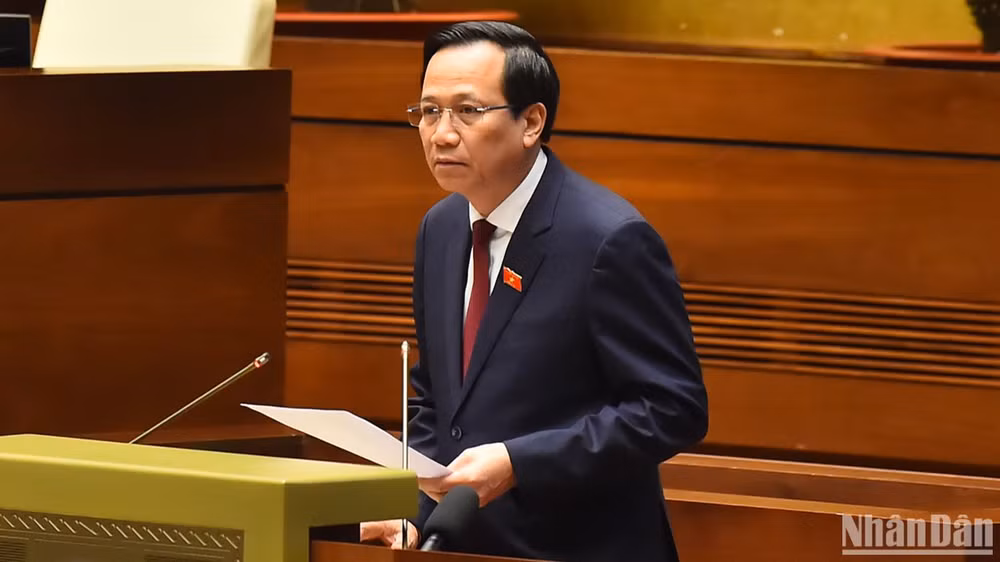 Bộ trưởng Lao động-Thương binh và Xã hội Đào Ngọc Dung trình bày tờ trình về dự án Luật Việc làm (sửa đổi). (Ảnh: THỦY NGUYÊN)