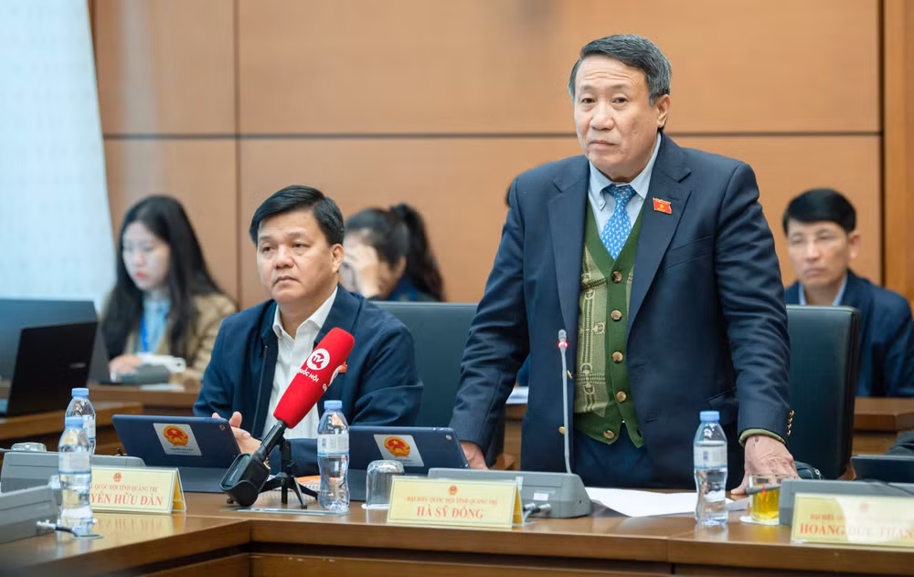 Đại biểu Quốc hội Hà Sỹ Đồng góp ý vào dự thảo Quy hoạch tổng thể quốc gia trong phiên thảo luận Tổ sáng 6/1.