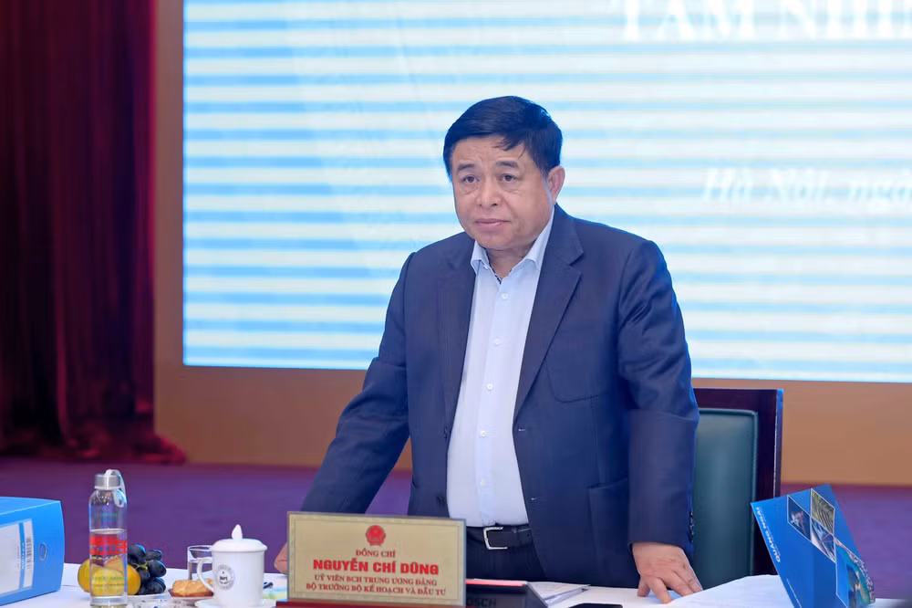 Bộ trưởng Kế hoạch và Đầu tư Nguyễn Chí Dũng góp ý vào Quy hoạch tỉnh Quảng Ngãi.