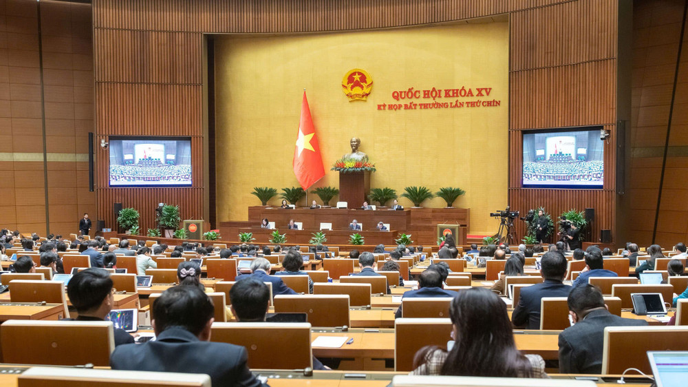 Quang cảnh phiên họp toàn thể tại Hội trường sáng 14/2.