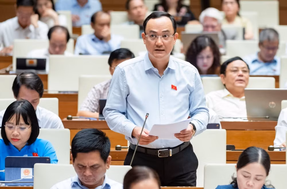 Đại biểu Nguyễn Ngọc Sơn (đoàn Hải Dương) phát biểu ý kiến trong một phiên thảo luận ở hội trường tại Kỳ họp thứ 6, Quốc hội khóa XV.