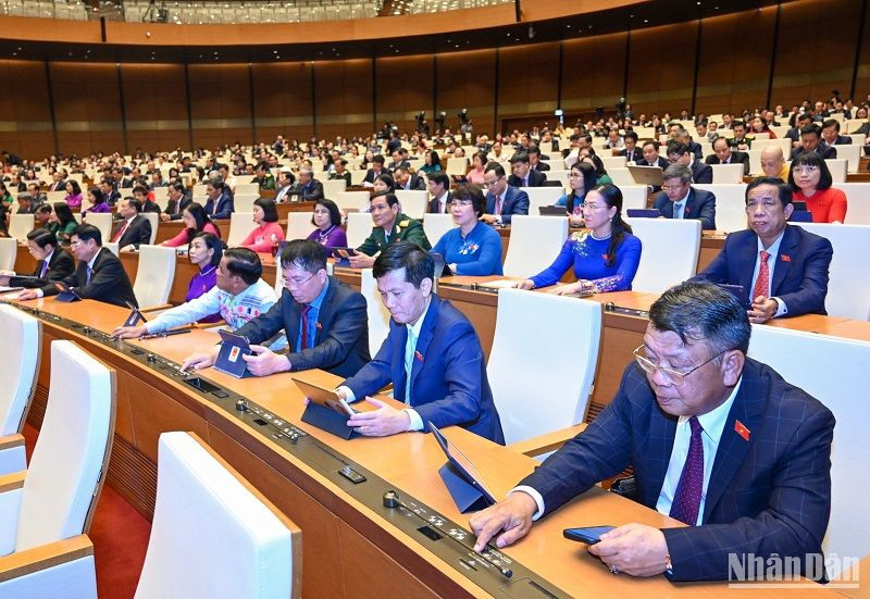 Đại biểu Quốc hội biểu quyết thông qua Nghị quyết thí điểm một số cơ chế, chính sách đặc thù phát triển TP Hồ Chí Minh. (Ảnh: DUY LINH)