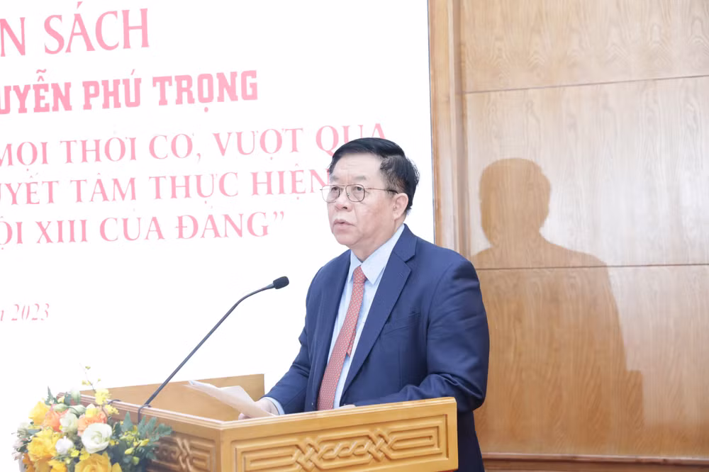 Trưởng Ban Tuyên giáo Trung ương Nguyễn Trọng Nghĩa yêu cầu cần sớm đưa việc tuyên truyền, giới thiệu nội dung cuốn sách vào trong sinh hoạt của từng chi bộ.