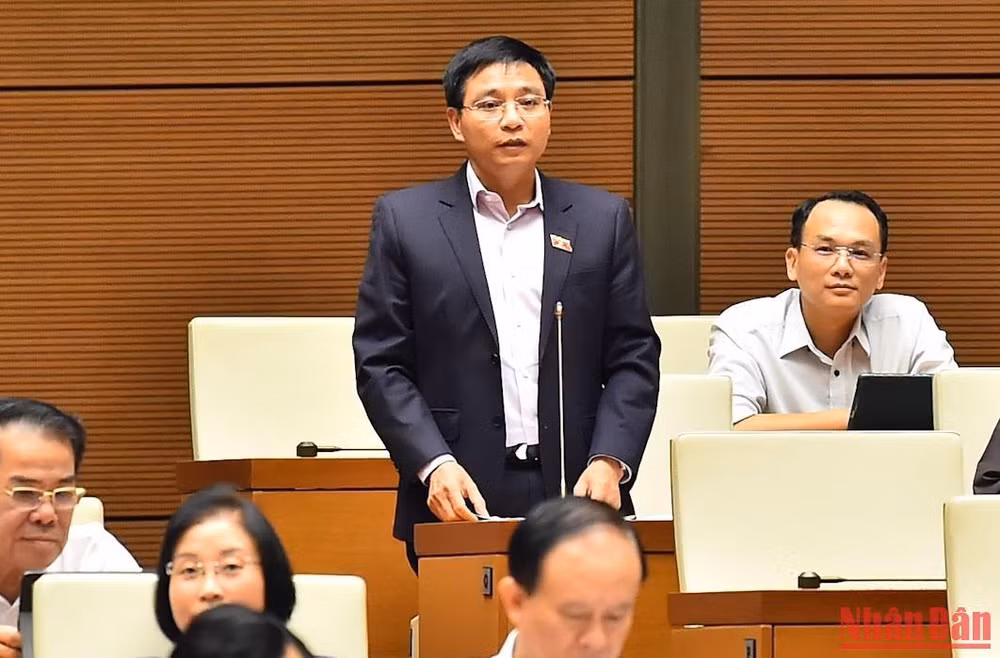 Bộ trưởng Giao thông vận tải Nguyễn Văn Thắng giải trình một số vấn đề đại biểu Quốc hội quan tâm. Ảnh: THỦY NGUYÊN