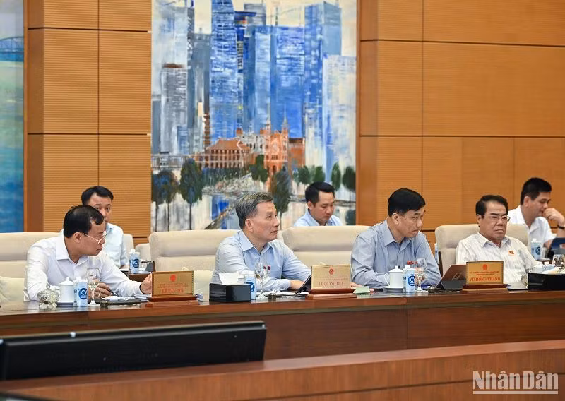 Các thành viên Ủy ban Thường vụ Quốc hội dự phiên họp sáng 12/6. (Ảnh: DUY LINH)