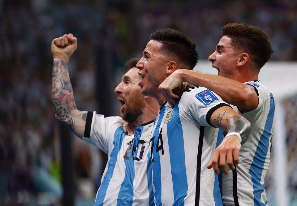 Lionel Messi và đồng đội ăn mừng chiến thắng trước Mexico. (Ảnh: Reuters)