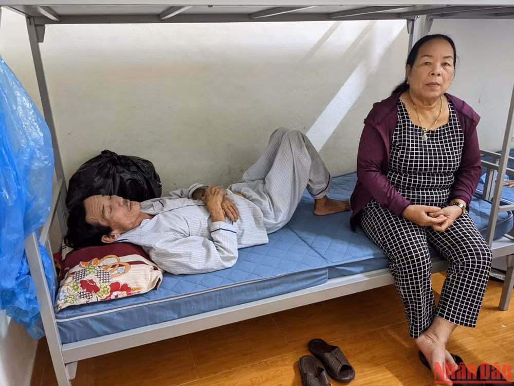 Bệnh nặng, được hỗ trợ nơi ở phù hợp, vợ chồng ông Võ Minh Sơn vơi bớt lo lắng đợt bão lớn này.