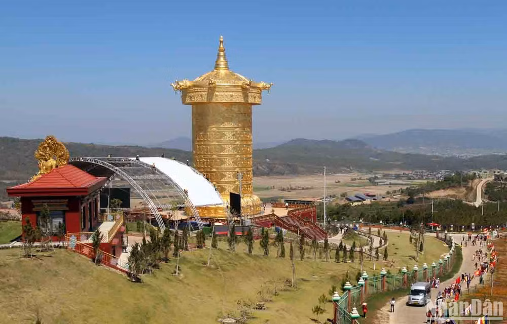 Đại bảo tháp kinh luân lớn nhất thế giới được xác lập kỷ lục cuối năm 2022.