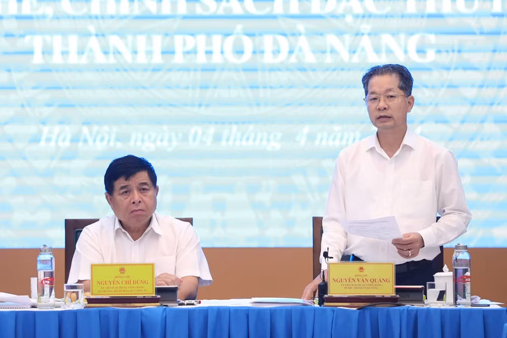 Bí thư Thành ủy Đà Nẵng Nguyễn Văn Quảng phát biểu ý kiến.