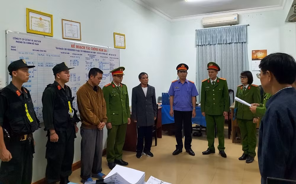 Lệnh khởi tố Giám đốc và các thuộc cấp Công ty cổ phần Cơ khí và xây dựng công trình 878. (Ảnh: Cơ quan Công an cung cấp)