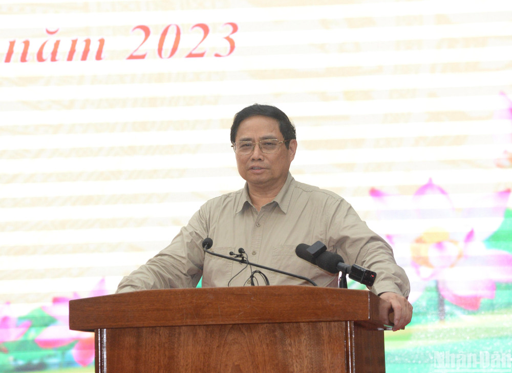 Thủ tướng Phạm Minh Chính phát biểu ý kiến chỉ đạo tại buổi làm việc với Ban Thường vụ Tỉnh ủy Điện Biên. (Ảnh: LÊ LAN)