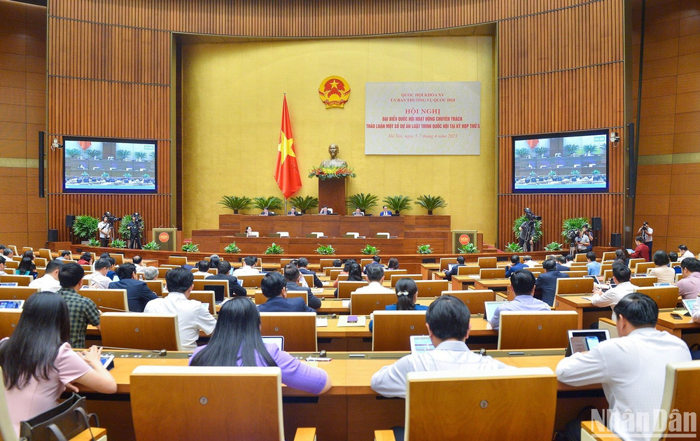 Quang cảnh phiên thảo luận về dự án Luật Đấu thầu (sửa đổi) chiều 5/4. (Ảnh: DUY LINH)