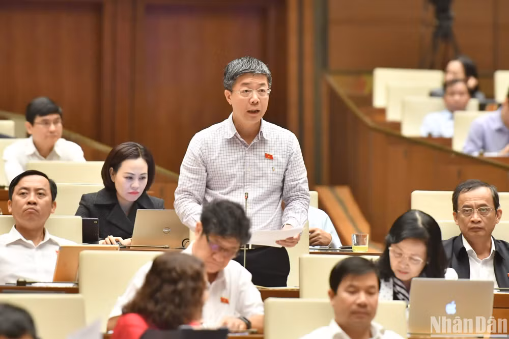 Đại biểu Quốc hội Nguyễn Mạnh Hùng (đoàn Cần Thơ) góp ý kiến hoàn thiện dự thảo Luật Thủ đô (sửa đổi). (Ảnh: ĐĂNG KHOA)