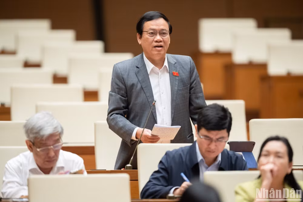 Quang cảnh phiên thảo luận về dự án Luật Đất đai (sửa đổi) sáng 7/4. (Ảnh: DUY LINH)