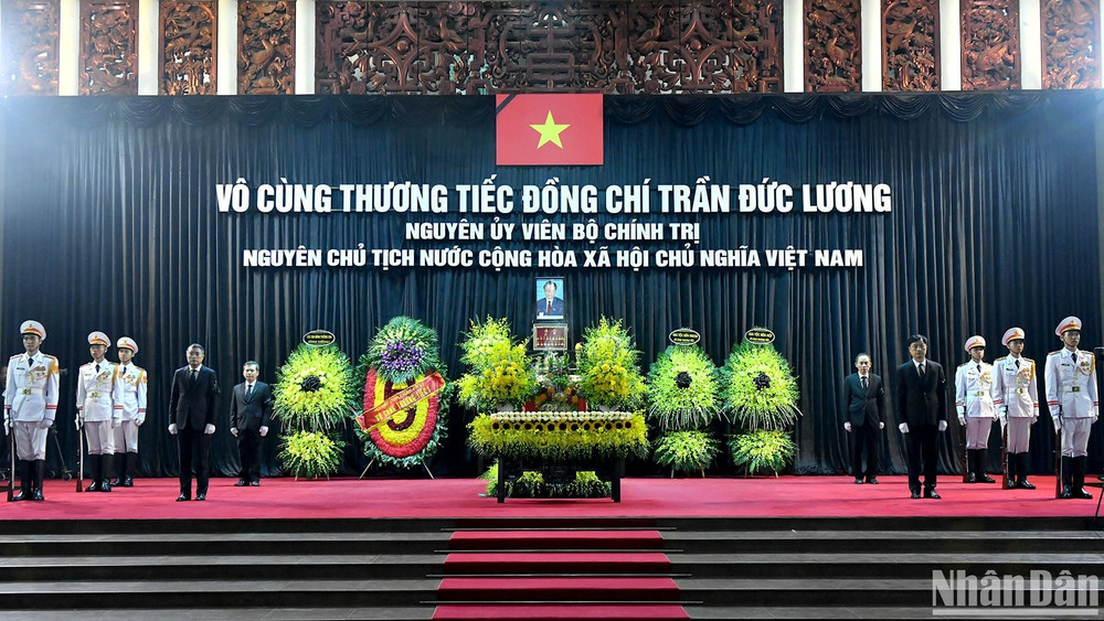 Linh cữu nguyên Chủ tịch nước Trần Đức Lương quàn tại Nhà tang lễ Quốc gia (số 5 Trần Thánh Tông, thành phố Hà Nội). (Ảnh: ĐĂNG KHOA) 