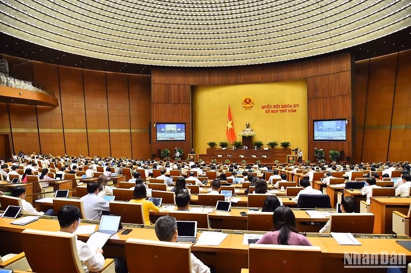Quang cảnh phiên họp tại Hội trường Diên Hồng chiều 22/5. (Ảnh: THỦY NGUYÊN)