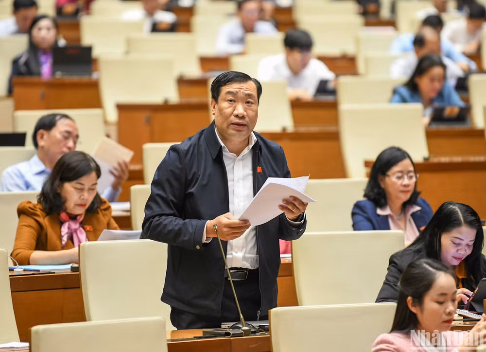 Đại biểu Thạch Phước Bình (đoàn Trà Vinh) phát biểu tại hội trường. (Ảnh: DUY LINH)