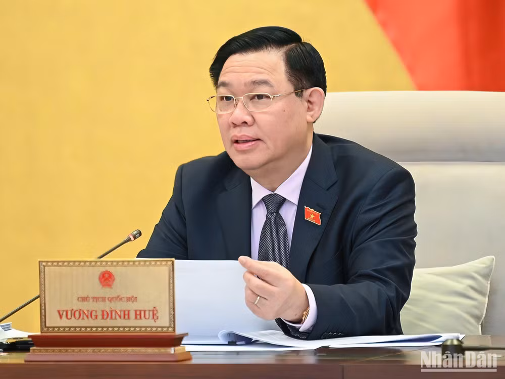 Chủ tịch Quốc hội Vương Đình Huệ phát biểu tại phiên họp. (Ảnh: DUY LINH)