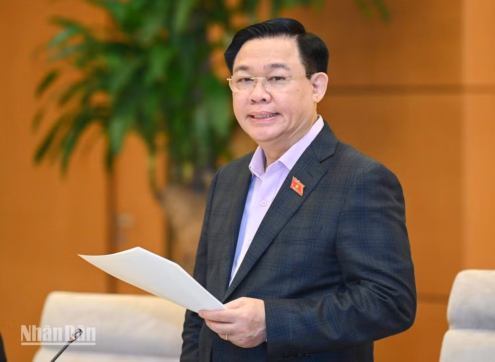 Chủ tịch Quốc hội Vương Đình Huệ phát biểu bế mạc Phiên họp thứ 17 của Ủy ban Thường vụ Quốc hội chiều 28/11. (Ảnh: DUY LINH)