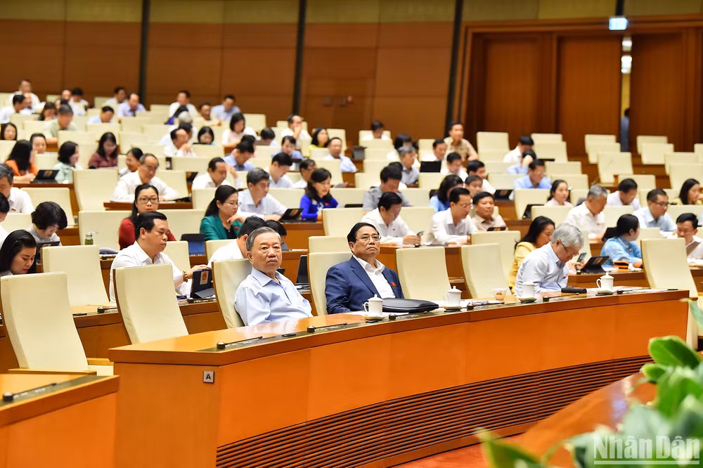 Các đồng chí lãnh đạo Đảng, Nhà nước và các đại biểu Quốc hội dự phiên họp. (Ảnh: THỦY NGUYÊN)