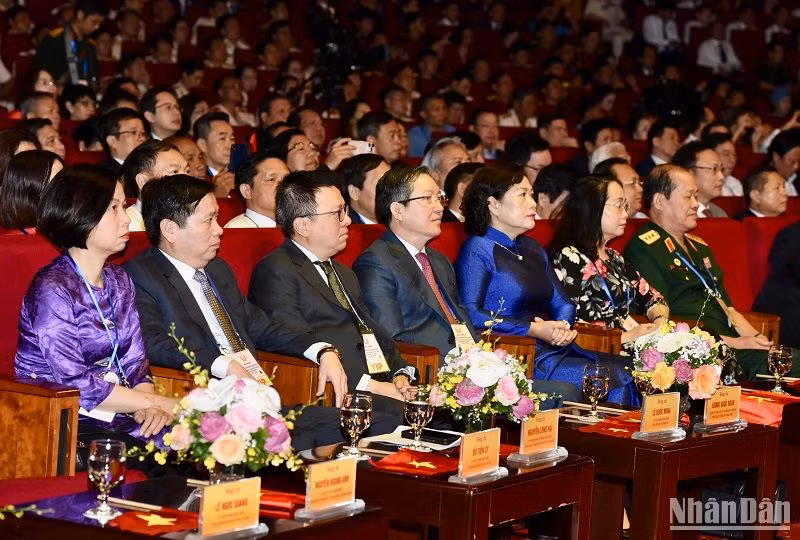 Đại diện lãnh đạo các cơ quan, ban, ngành dự hội nghị. (Ảnh: TRẦN HẢI)