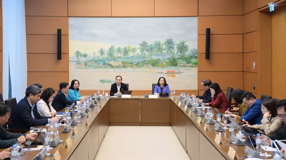 Chủ tịch Quốc hội Trần Thanh Mẫn dự phiên thảo luận tổ sáng 13/2.