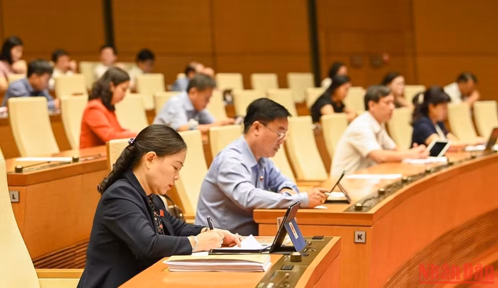 Các đại biểu Quốc hội dự Hội nghị. (Ảnh: DUY LINH)