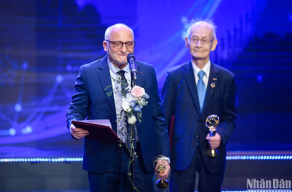 Giáo sư Rachid Yazami phát biểu. (Ảnh: THÀNH ĐẠT)