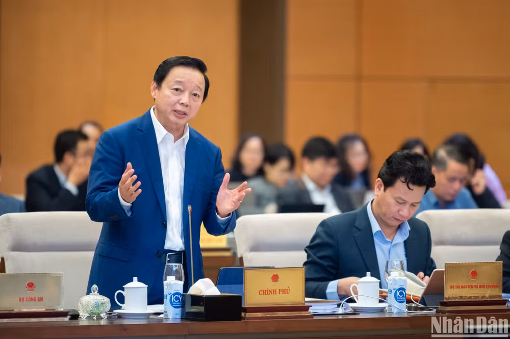 Phó Thủ tướng Chính phủ Trần Hồng Hà giải trình, làm rõ một số nội dung. (Ảnh: DUY LINH)