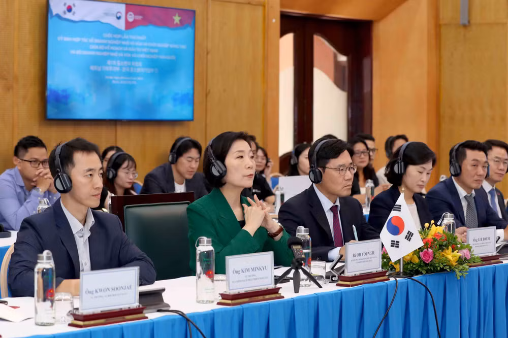 Bộ trưởng Doanh nghiệp nhỏ và vừa và Khởi nghiệp Hàn Quốc Oh Youngju và các đại biểu Hàn Quốc dự cuộc họp. (Ảnh: MPI)