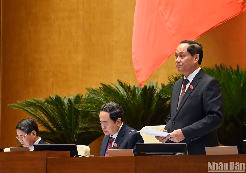 Phó Chủ tịch Quốc hội Trần Quang Phương điều hành nội dung thảo luận. (Ảnh: DUY LINH)