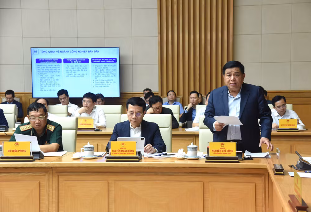 Bộ trưởng Nguyễn Chí Dũng khẳng định, Việt Nam đang có cơ hội “nghìn năm có một” để tham gia vào chuỗi giá trị ngành công nghiệp bán dẫn toàn cầu.
