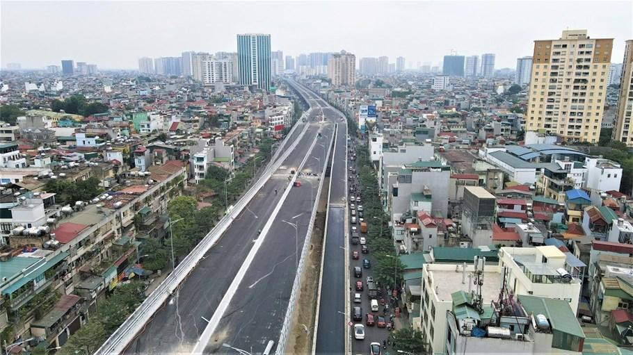 Đường Vành đai 2 trên cao đoạn cầu Vĩnh Tuy đến ngã tư Vọng đã cơ bản được hoàn thiện để chờ thông xe.