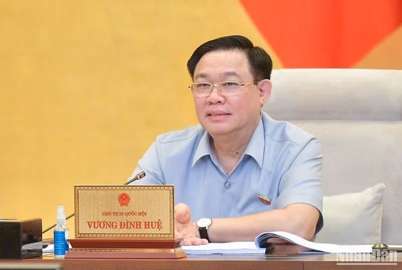 Chủ tịch Quốc hội Vương Đình Huệ phát biểu tại phiên họp chiều 16/8. (Ảnh: DUY LINH)