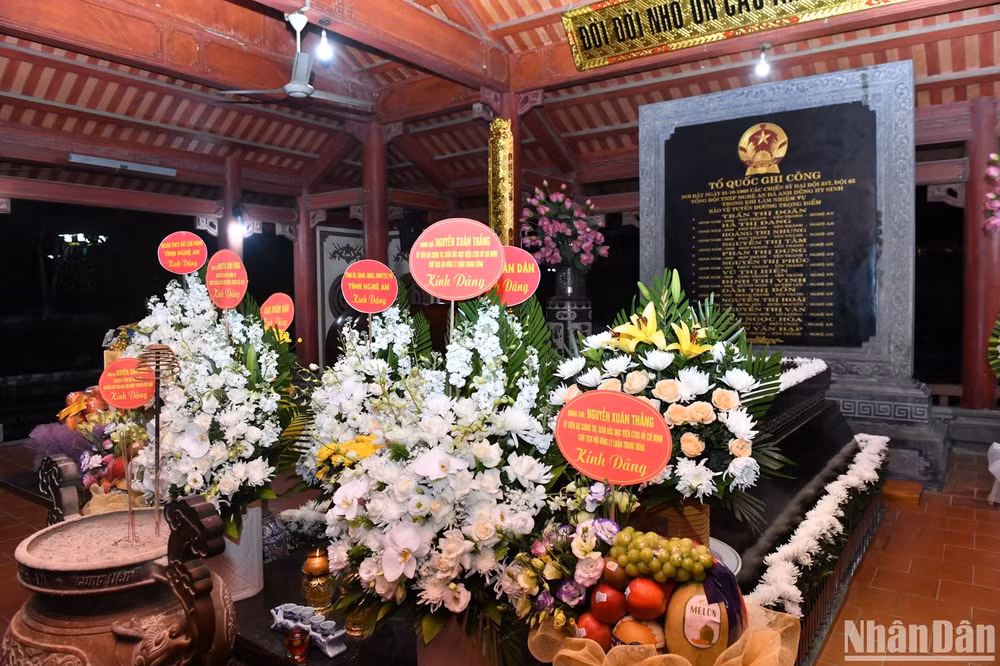 Phần mộ tập thể các anh hùng liệt sĩ đã anh dũng hy sinh trên cung đường Truông Bồn huyền thoại.