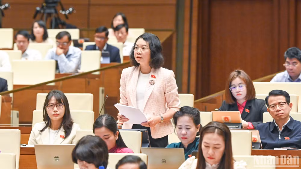 Đại biểu Mai Thị Phương Hoa (đoàn Nam Định). (Ảnh: DUY LINH) Đại biểu Mai Thị Phương Hoa (đoàn Nam Định). (Ảnh: DUY LINH)