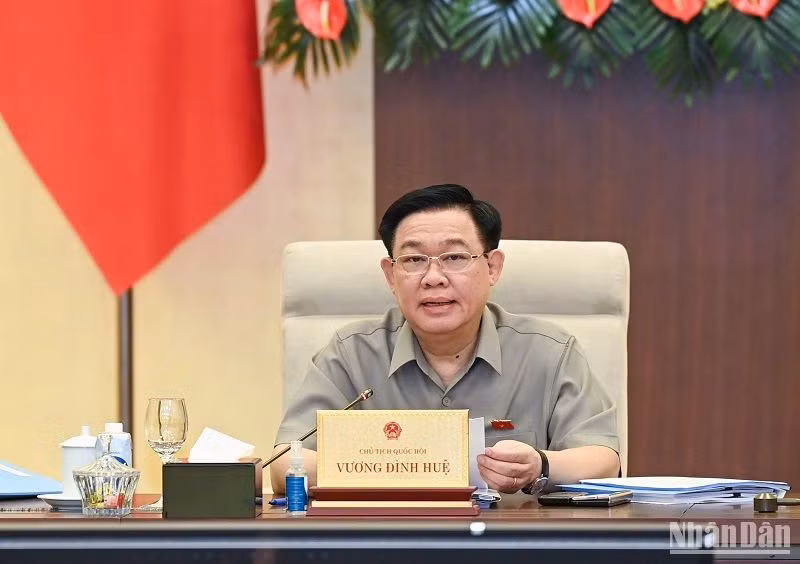 Chủ tịch Quốc hội Vương Đình Huệ phát biểu tại phiên thảo luận chiều 18/8. (Ảnh: DUY LINH)