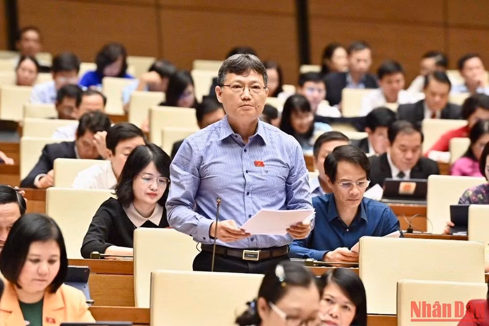 Đại biểu Quốc hội Lê Hoàng Hải (đoàn Đồng Nai) phát biểu trong phiên thảo luận ở hội trường sáng 27/10. Ảnh: ĐĂNG KHOA