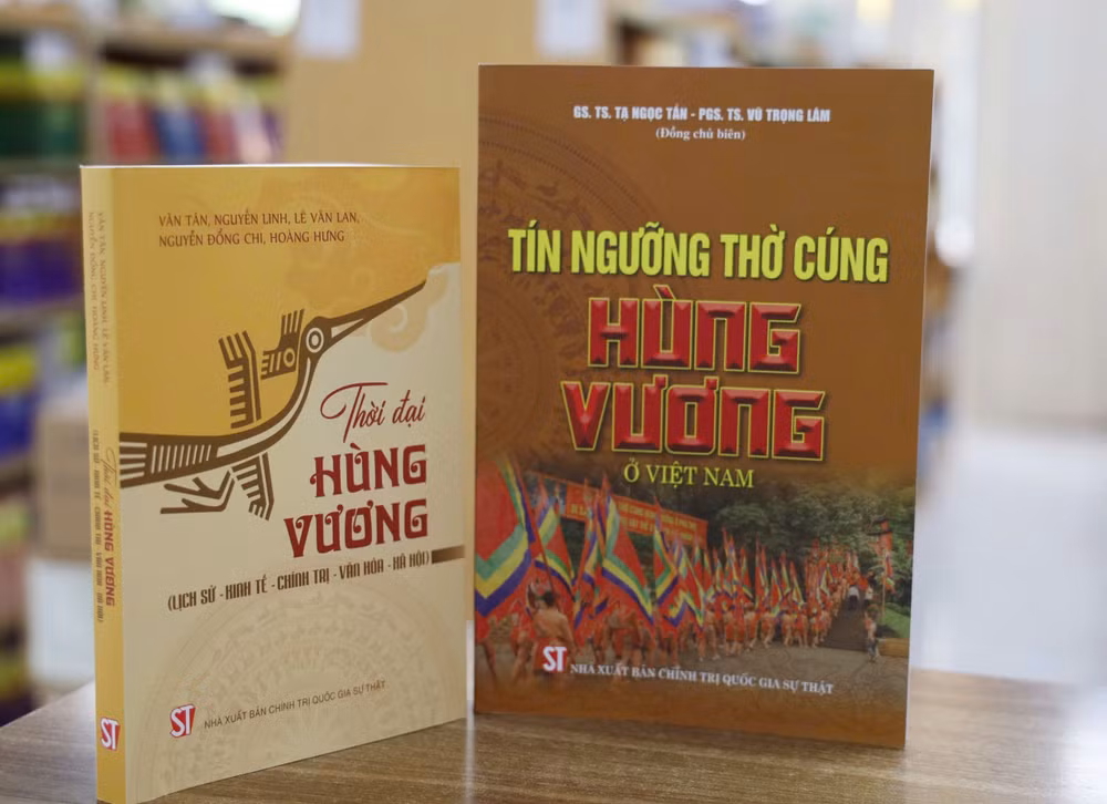Hai cuốn sách "Thời đại Hùng Vương (Lịch sử, kinh tế, chính trị, văn hóa, xã hội)" và "Tín ngưỡng thờ cúng Hùng Vương".