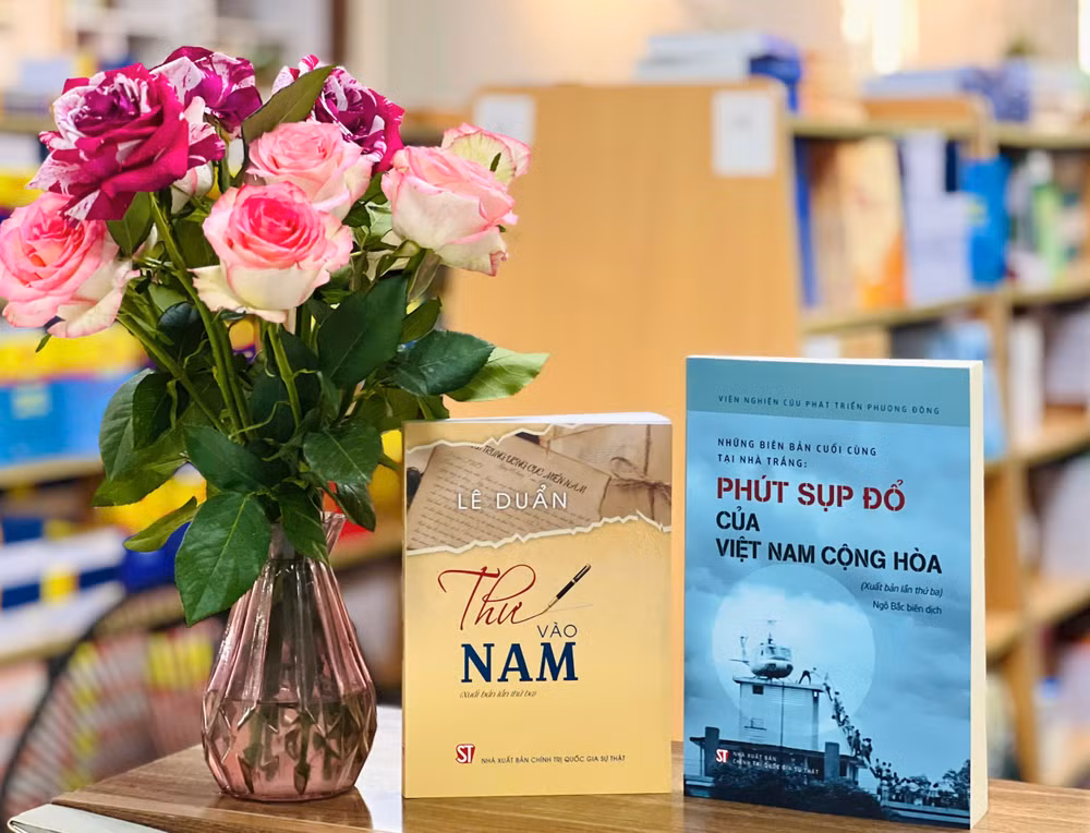 Hai cuốn sách “Thư vào Nam” và “Những biên bản cuối cùng tại Nhà Trắng: Phút sụp đổ của Việt Nam Cộng hòa”.