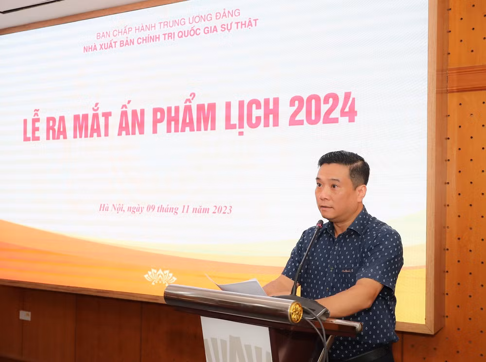 Ông Nguyễn Thái Bình, Phó Giám đốc Nhà xuất bản Chính trị quốc gia Sự thật phát biểu tại buổi lễ.
